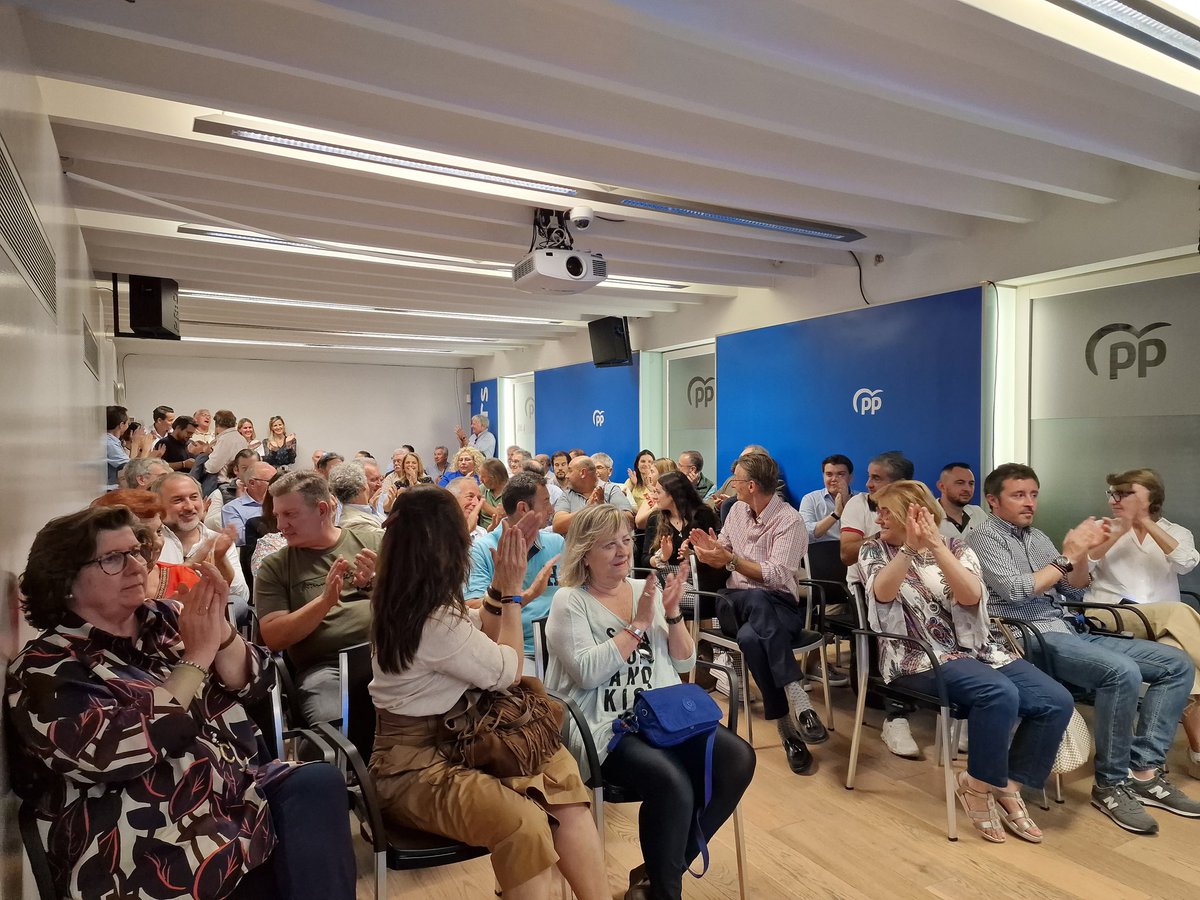 popularespalma's tweet photo. 📢 @JaimeMartinez hace balance de las elecciones en la primera reunión del Comité Ejecutivo y de la Junta Directiva de Palma.

🔷Hemos ganado en el 74% de los barrios

🔷Los palmesanos han elegido nuestro programa de gobierno

🔷️Vamos a transformar Palma

#EstrategiaPalma2035 https://t.co/aXTETLm6ZK