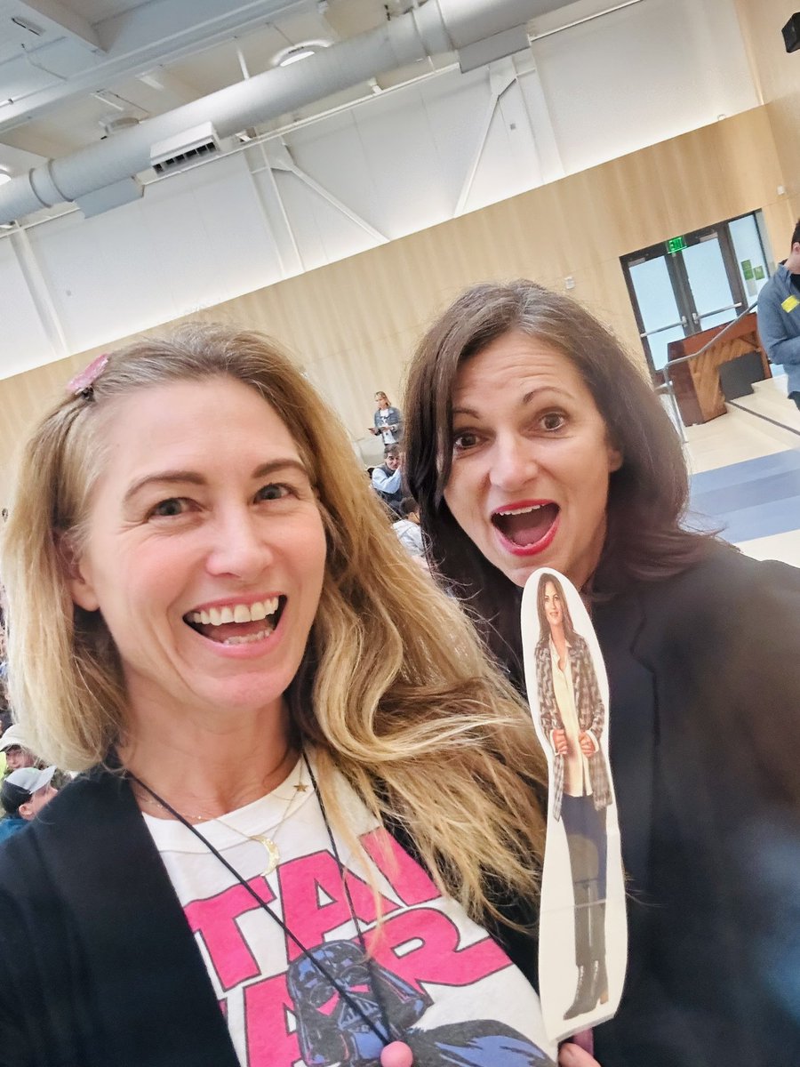 LaneBaima's tweet image. Best last Monday of school this year!! Having fun with @AlaneAdamsBooks visit to my school for the #RAKOtherobot premiere #summerwithalane #betweenthepages