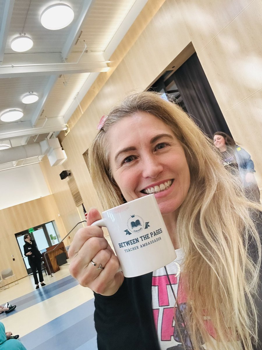 LaneBaima's tweet image. Best last Monday of school this year!! Having fun with @AlaneAdamsBooks visit to my school for the #RAKOtherobot premiere #summerwithalane #betweenthepages