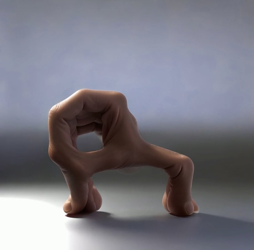 IrinAngles's tweet photo. GN GN Fam.
We are working hard on a new series for the @fellowshiptrust project. @dr_formalyst computers are on Fire🤣🔥
It’s called “Almost Human” and we discovered body forms and postures through physical movements and digital mediums.
Will share new steps soon
Btw, it's me 🤣 https://t.co/Ltp4hmDt84