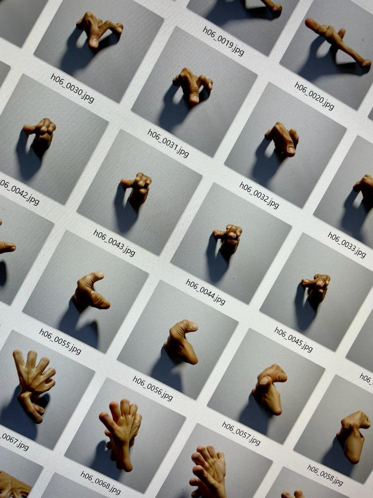 IrinAngles's tweet photo. GN GN Fam.
We are working hard on a new series for the @fellowshiptrust project. @dr_formalyst computers are on Fire🤣🔥
It’s called “Almost Human” and we discovered body forms and postures through physical movements and digital mediums.
Will share new steps soon
Btw, it's me 🤣 https://t.co/Ltp4hmDt84