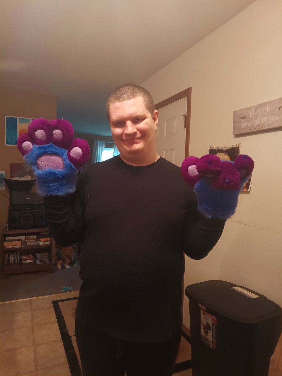 Voidwalker_Z_'s tweet photo. I just got my paws 🐾 today https://t.co/YJTSBKgqyD