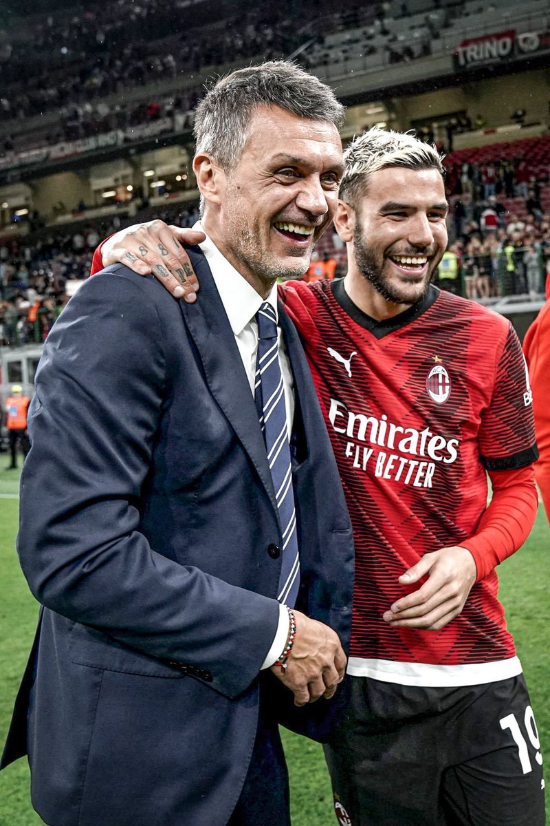 🔴 Il NO a #Maldini non è SMANTELLAMENTO.
Ma Maldini è identità. E' chi ci mette la faccia. E' chi sa far crescere e difendere i ragazzi portandoli sulla giusta strada. Maldini è quel ponte che lega TUTTO il #Milan tra passato, presente e futuro. 
HANNO LICENZIATO il #MILAN
