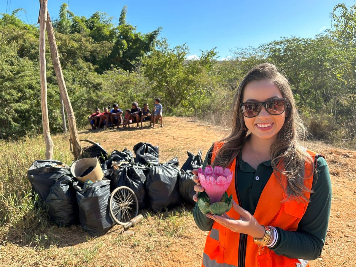 SigmaLithium's tweet image. Today for #WorldEnvironmentDay, the #SigmaLithium team joined together with our neighboring communities for the &quot;clean the Piauí initiative.” We collected garbage from the banks of Ribeirão Piauí and distributed tree seeds for reforestation. 🌳🌳🌳 #Sustainability