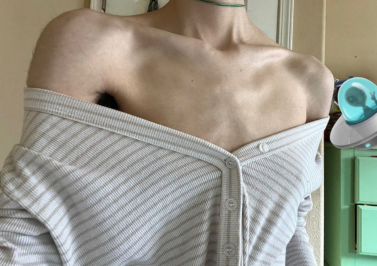 ♌︎ moon222 on Twitter "Need. more. visible. chest bones."