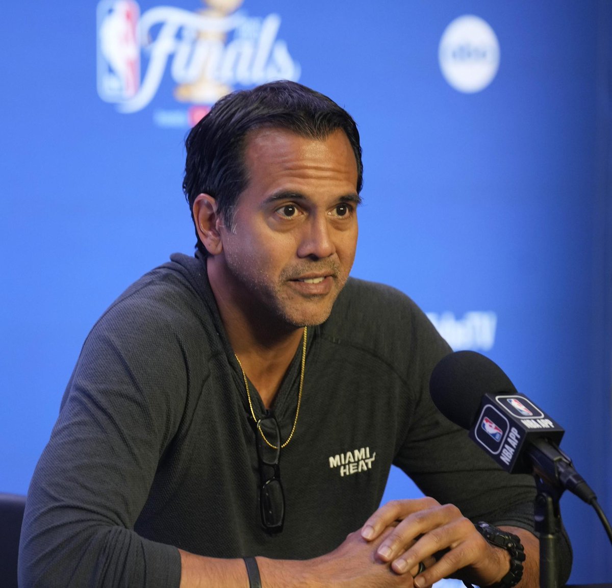 basketbrutti's tweet photo. Gabe #Vincent è secondo nella classifica dell'MVP delle Finals, solo dietro Jokic.

Qualcuno fermi quest'uomo

#spoelstra #nbafinals https://t.co/szTnzUUbAg