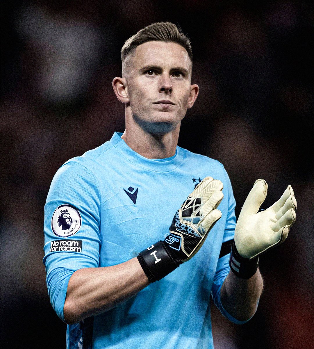 £20m seems an absolute snip for someone who has fallen in love with the club and isn’t exactly bad in goal either!

Most of our clean sheets were picked up with him in goal, and also fairly handy with penalties 🧤 

Sign. Him. Up.

#nffc