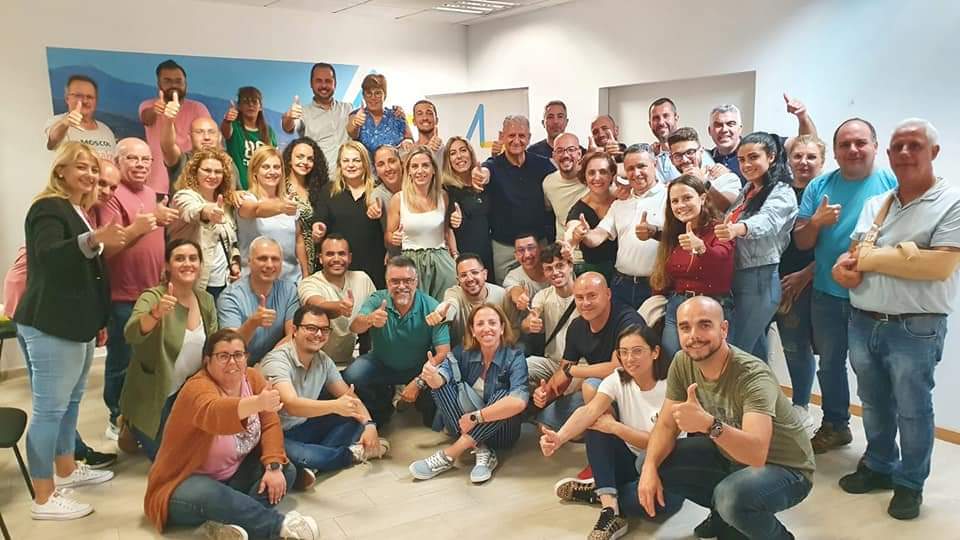 orotavaCC's tweet photo. ✅ Reunión del Comité Local de @orotavaCC en #LaOrotava

@FLinares2023 "Gracias a todas y todos por el trabajo y felicidades por el #EXITO de las Elecciones".

#EquipoLinares #Súmate 

@coalicion @cctenerife https://t.co/Yn0B6RgzOS