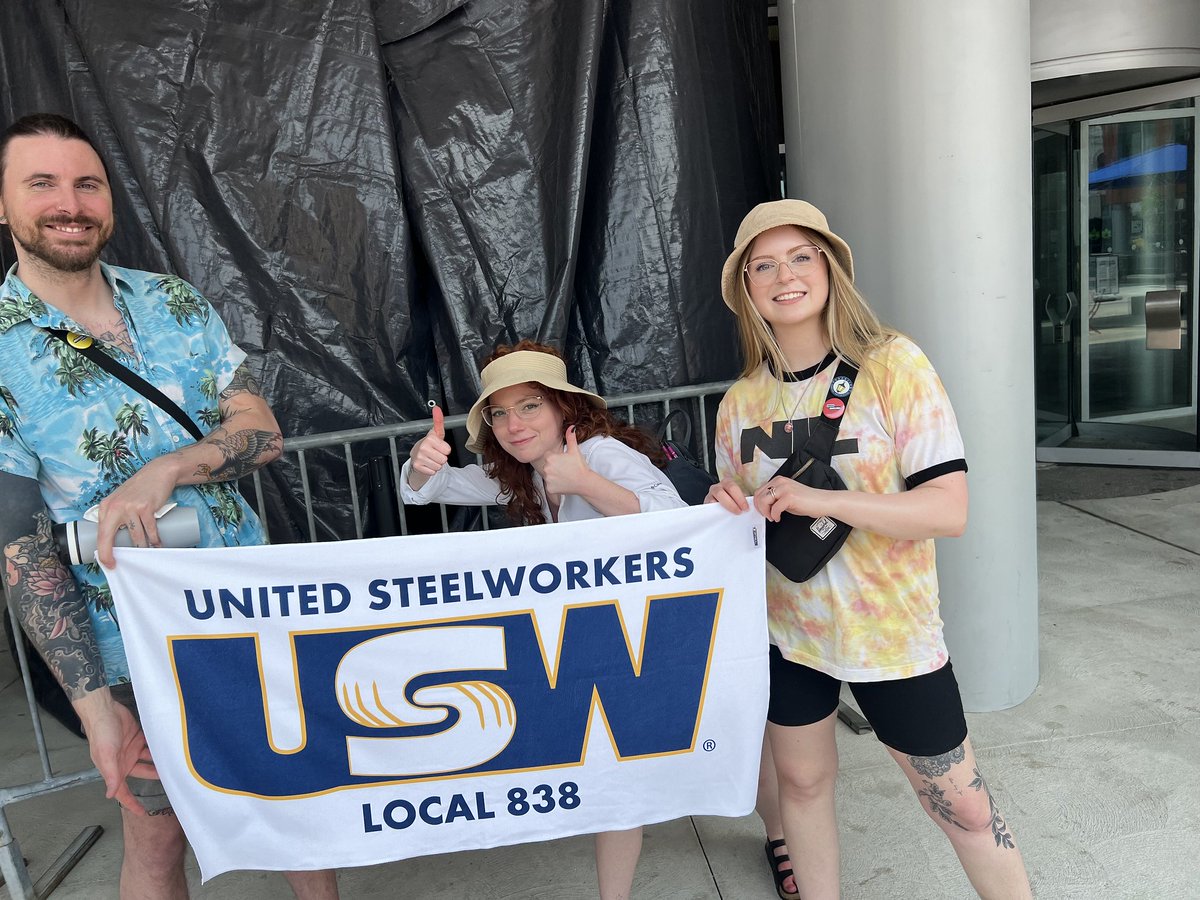 uswdistrict6's tweet photo. Shout out to our newest members who work at Starbucks Waterloo - they attended their very first solidarity action as Steelworkers at the #EnoughIsEnoughON rally in Kitchener! #EverybodysUnion #CanLab https://t.co/djUpZGGpw3