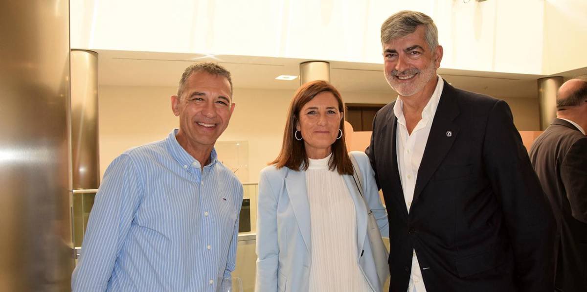 ca_poblats's tweet photo. 📌 Divendres ens convidaren a celebrar el 10é aniversari 🎂 de l’associació #Aportem Port Solidari València. 
🏃🏽🏃‍♀️  El #PasRas de #CAPoblats destina part de les inscripcions a l’entitat.
👏🏽 Enhorabona per la tasca que feu!!!
📸 GALERIA de @diariodelpuerto: https://t.co/JJINFCxrPR https://t.co/9xzbGz6O6w