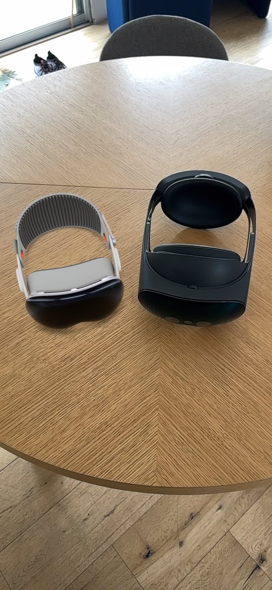 Apple #VisionPro with #metaquestpro — the AR model on the left is at 100% but seems small