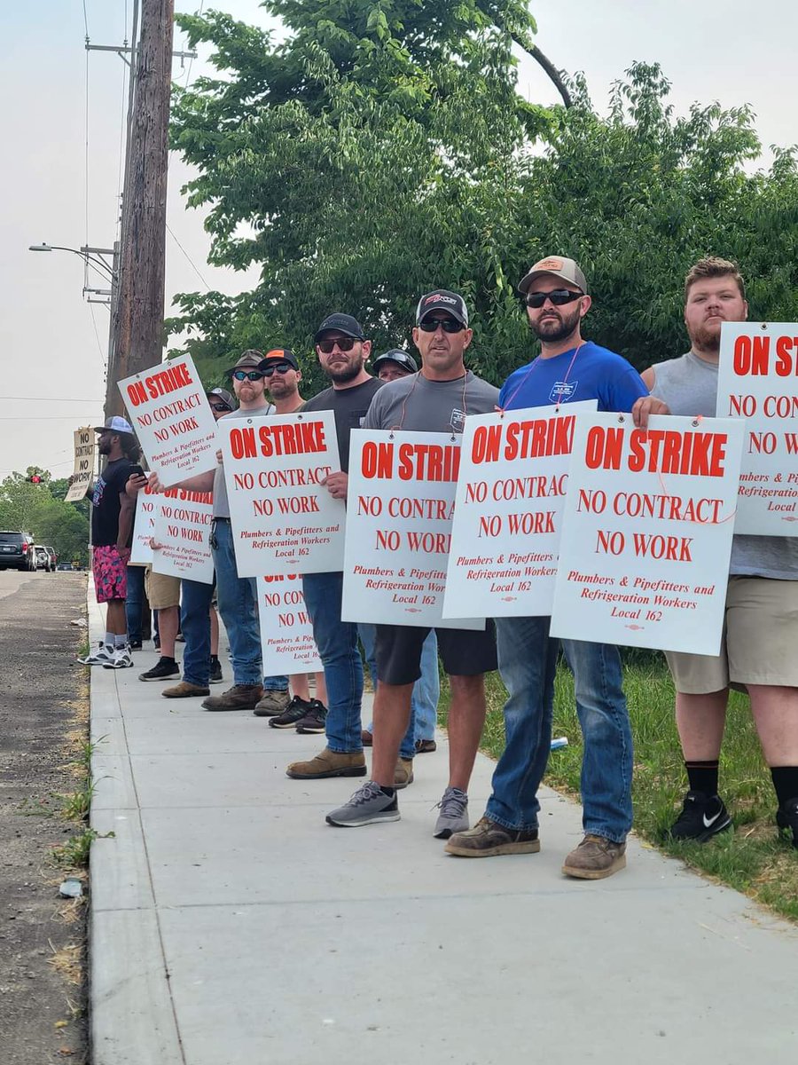 Your reminder that Dayton, Ohio United Association Local 162 is currently on strike. If you're a fellow construction worker in #Dayton please respect our strike and don't cross our picket.

#UnionSolidarity #Union #Strike #UnionStrong