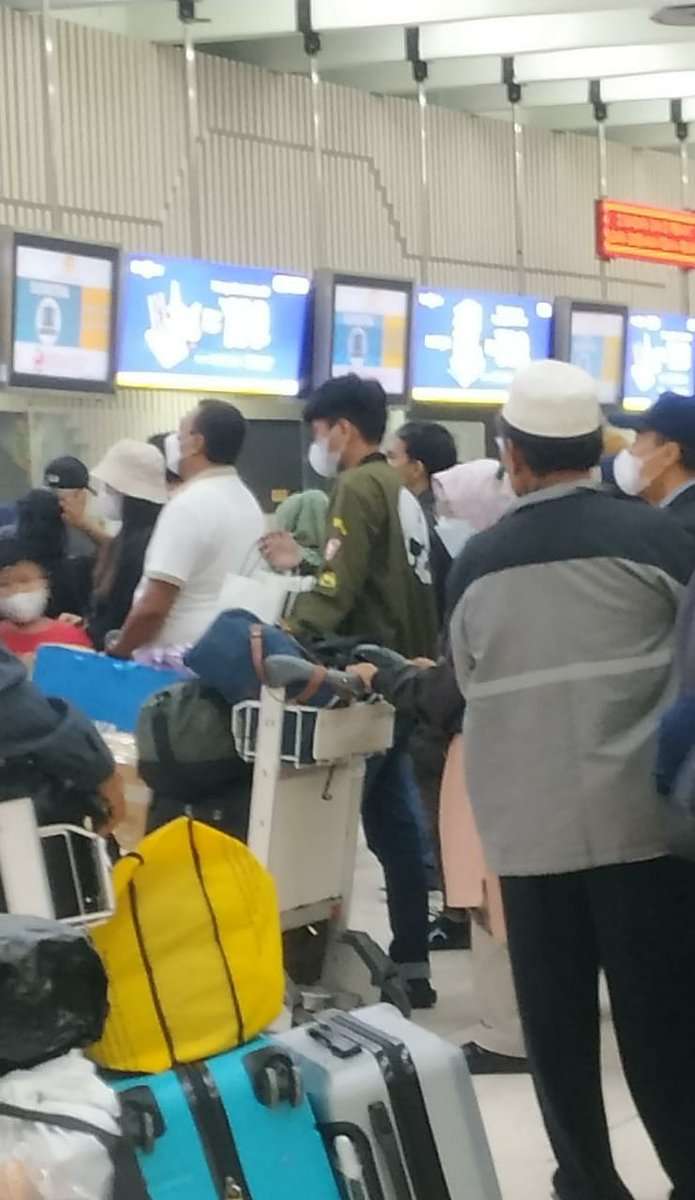 Dapet pap dari temen beberapa hari yang lalu ketemu Taehoon di bandara wkwkwk😭