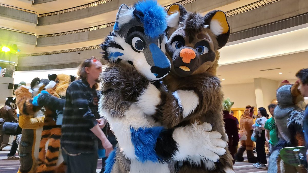 Greetings from this cutie and myself!
📷 Opda not sure their @ :(