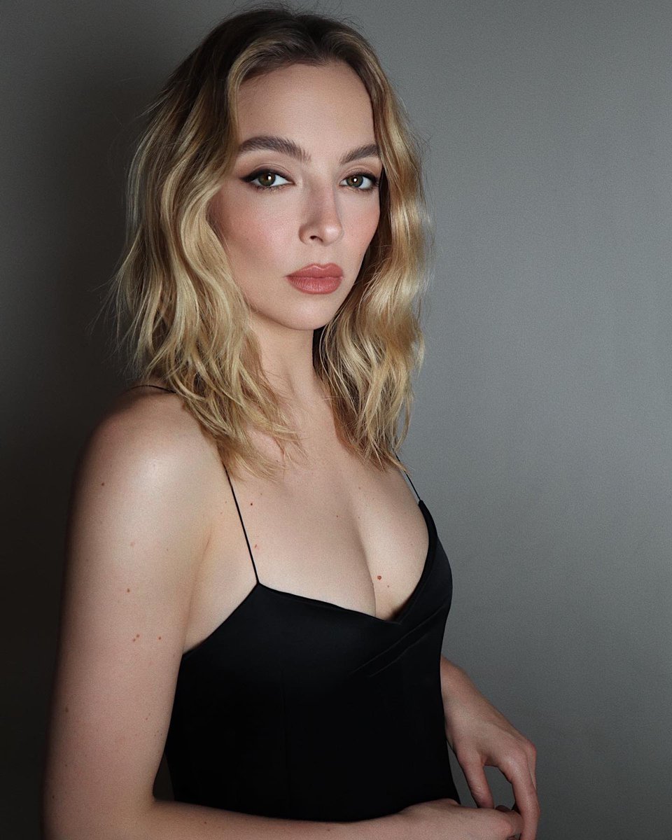 Jodie Comer for the 77th Annual Theatre World Awards June 05, 2023

📸: hungvanngo