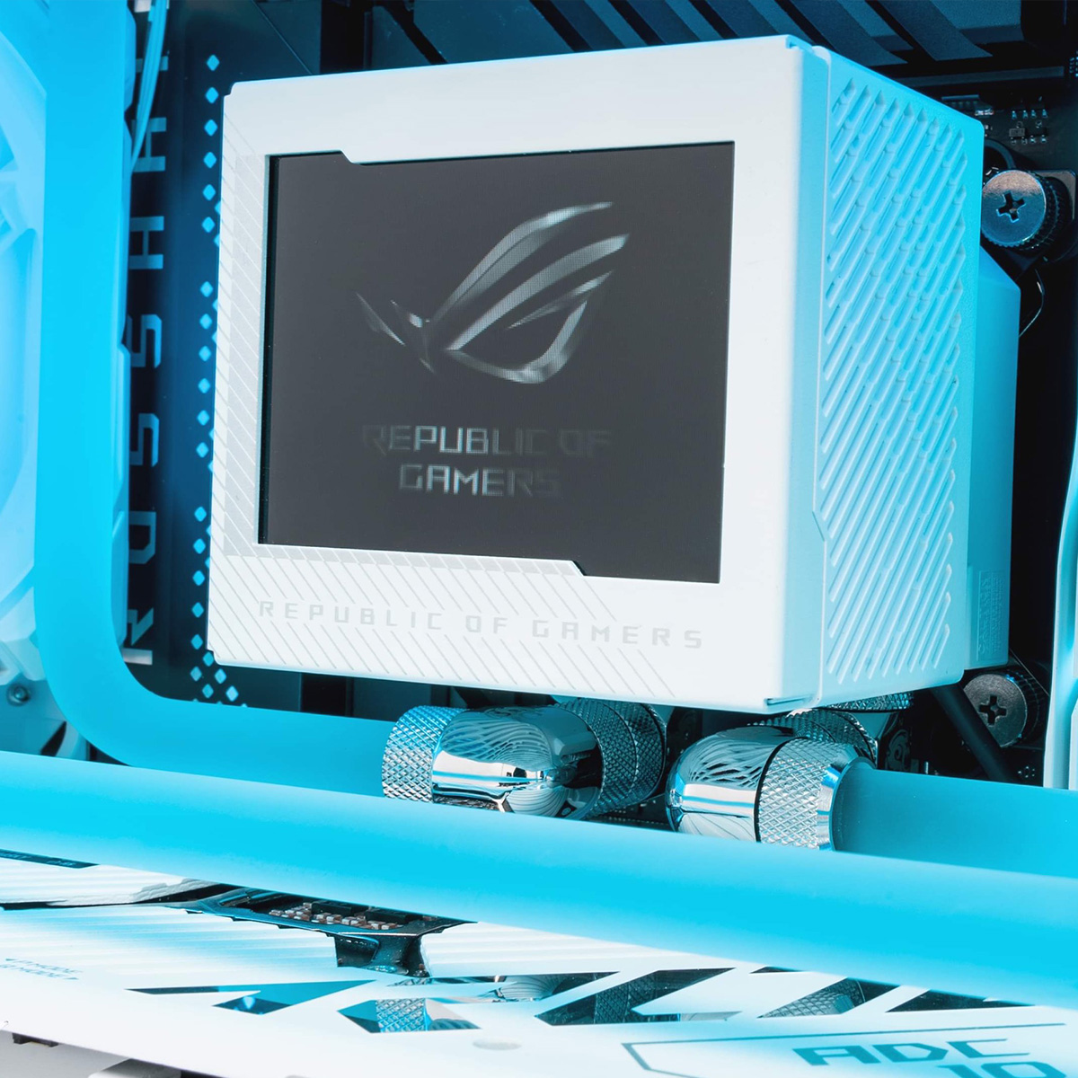 Check out the brand-new prototype of ROG Water Block at #Computex2023.

☑️ ROG Ryujin III Style to fit high-end mobos
☑️ 3.5'' Full-Color LCD Screen to display live system stats or your custom GIFs
☑️ Asetek's innovative cold plate tech

Meet👉 rog.gg/rogwaterblock