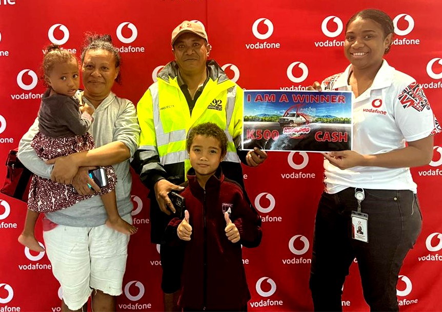 Vodafone_PNG's tweet photo. 🤩 #TopUp with K5 or more and be a WINNER with Vodafone!
#Congratulations to Mr. Edwin Nuga who has won K500 #CASH in our #WinALandCruiser promotion!
#TopUpAndWin #VodafonePNG #TogetherWeCan https://t.co/HCtVHtCvhn