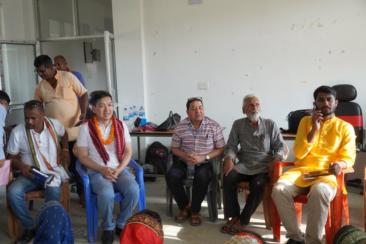 FAONepal's tweet photo. Engaged in a fruitful meeting with the Chair, ward representatives and beneficiaries of Chinnamasta Rural Municipality in Saptari. FAOR @kenshimizu_fao for 🇧🇹🇳🇵interacted with farmers regarding the prevailing agricultural practices, challenges and gender role in agriculture.#RWEE https://t.co/v5KLBnSz5u