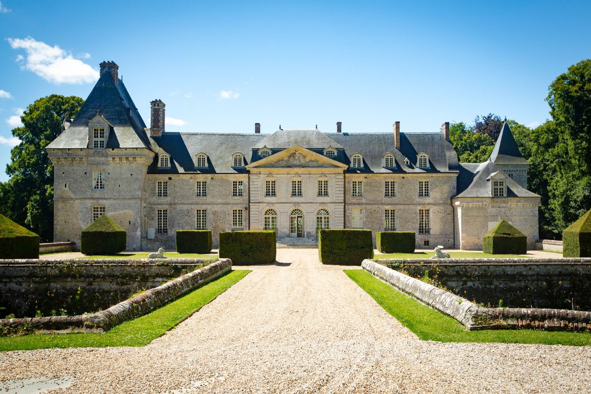 We found a French chateau in Normandy that is for rent if you have deep pockets but ogling the interior design is free. habituallychic.luxury/2023/06/stay-a…