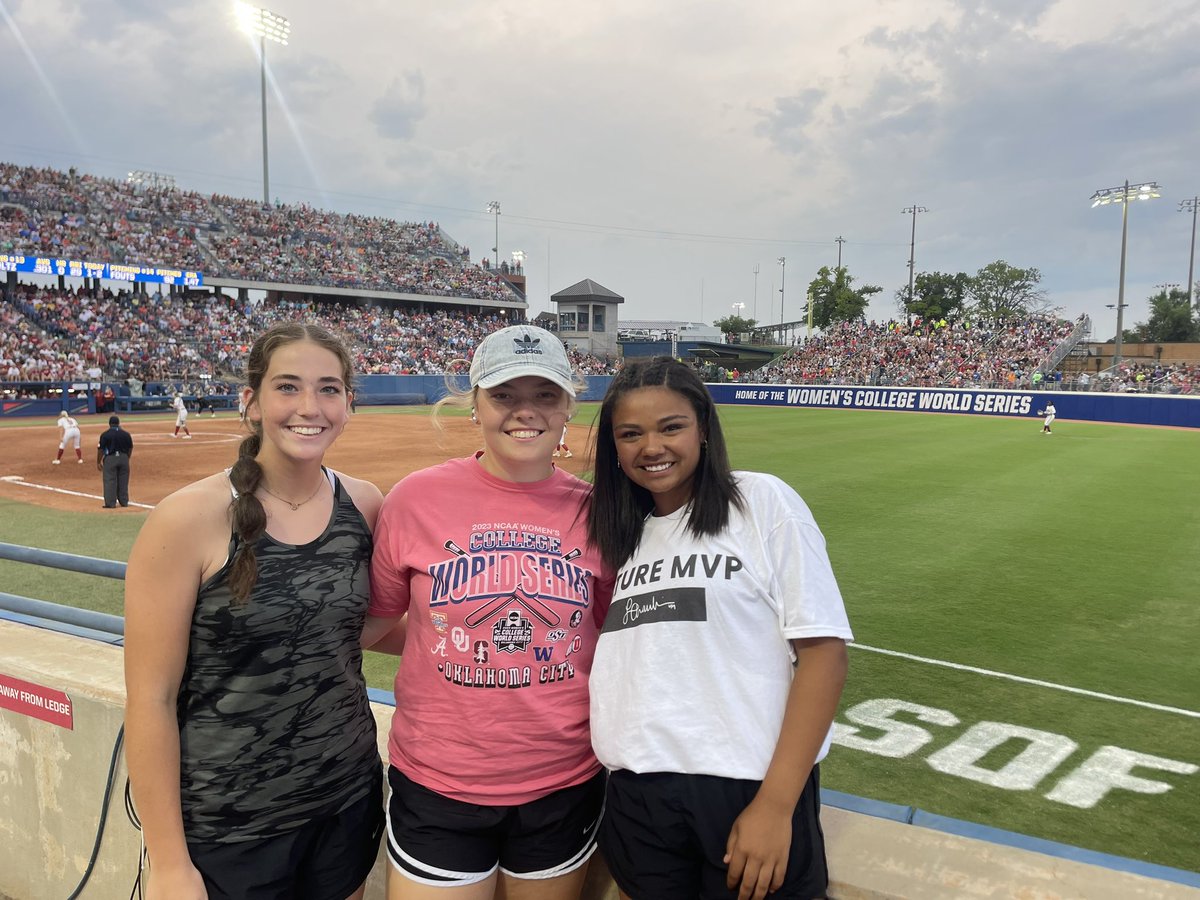maddiep2026's tweet photo. Had a great weekend in OKC!! May not have got the ultimate win, but we got to watch several college world series games, and i got to play with my favorite girls🖤🤍 #wcws #working @NCAASoftball https://t.co/IbBuRRAzk1