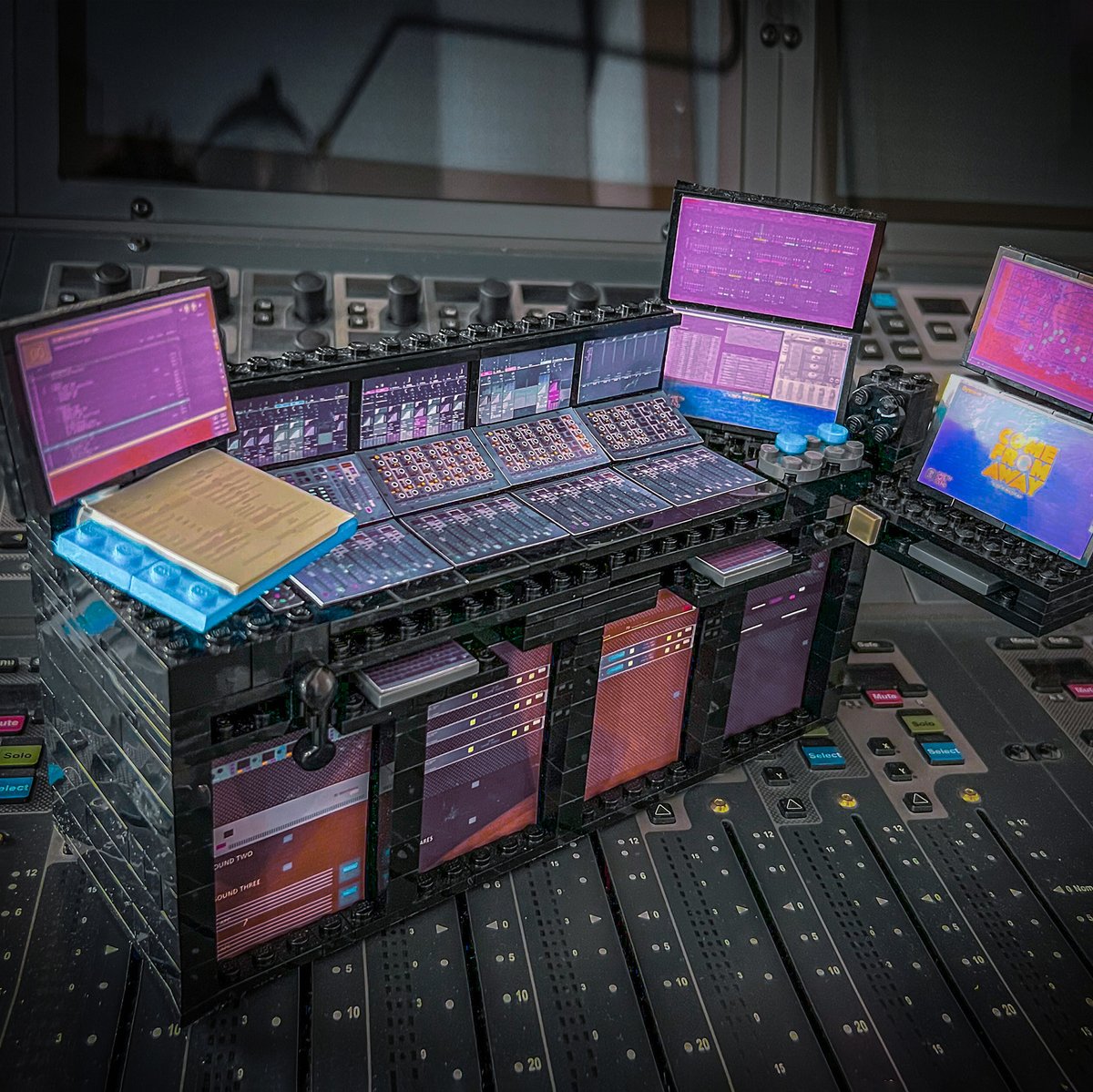 🎚️ Lego Avid S6L Kit (Come From Away mix position)
📷 instagr.am/garethowensound
▶️ avid.com/s6l

#lego #avids6l #comefromaway #mixposition #mixingconsole #mixingdesk #venues6l #avid