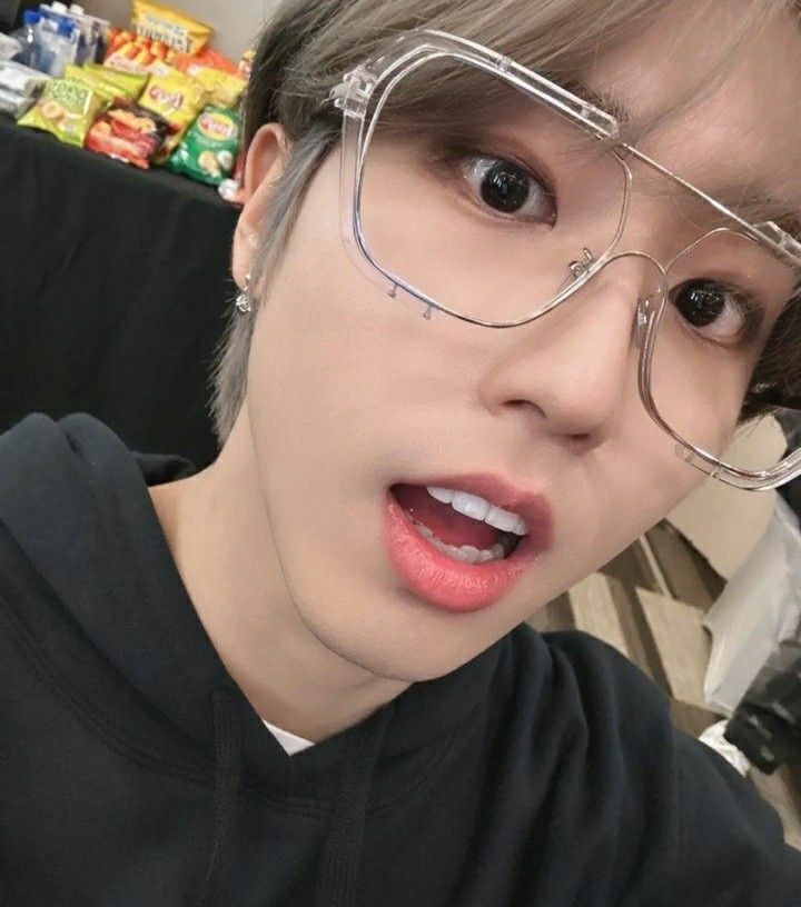 Se0hyunstar's tweet photo. 𝐍𝐞𝐰 𝐩𝐨𝐬𝐭! ! 

𝘌𝘴𝘵𝘰𝘺 𝘮𝘶𝘺 𝘢𝘣𝘶𝘳𝘳𝘪𝘥𝘰, 𝘏𝘢𝘨𝘢𝘮𝘰𝘴 𝘢𝘭𝘨𝘰 𝘦𝘯𝘵𝘳𝘦𝘵𝘦𝘯𝘪𝘥𝘰 𝘤𝘰𝘮𝘰 𝘷𝘦𝘳 𝘢𝘭𝘨𝘶𝘯𝘢 𝘱𝘦𝘭𝘪 𝘰 𝘢𝘭𝘨𝘰, 𝘠𝘰 𝘱𝘰𝘯𝘨𝘰 𝘭𝘢 𝘤𝘢𝘴𝘢 😽

#fakeland #h4nj1sung #hanni3 #gaygaygay #sexrol(? #kiss #muak #love #gayrol https://t.co/oIPdJdc55t