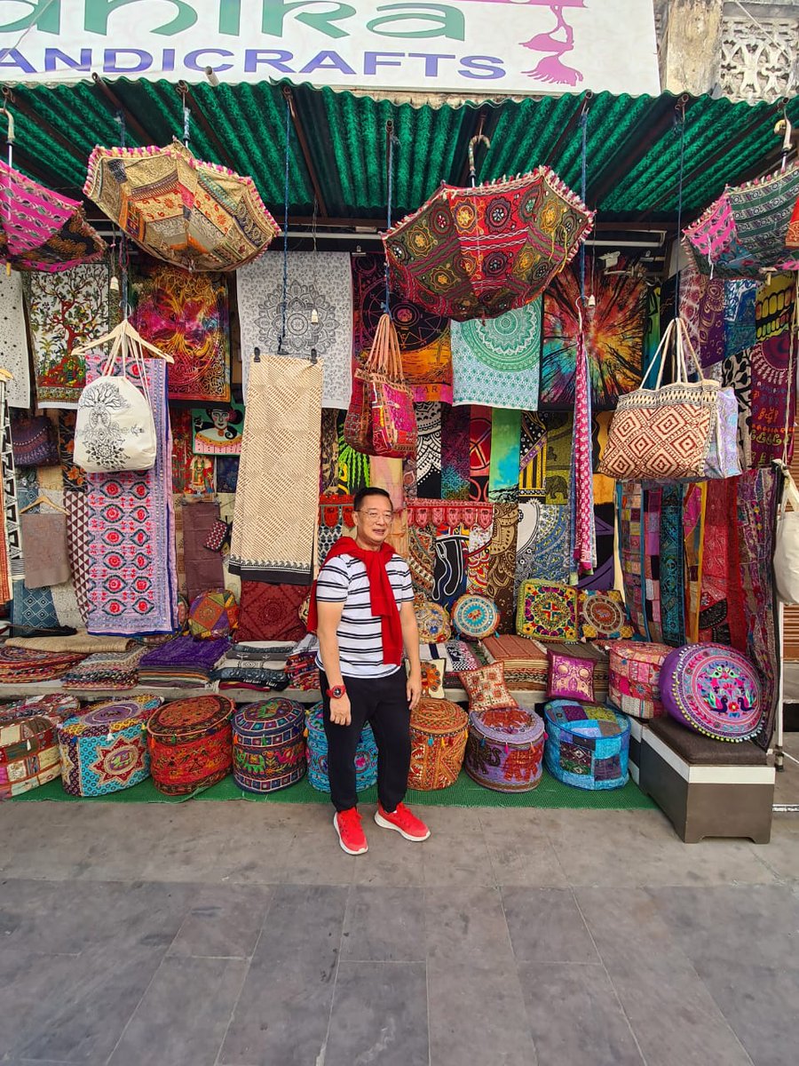 SGinIndia's tweet image. Good morning India! Tested the 🇮🇳-🇸🇬UPI-Paynow link on the ground. Seamless, cashless, painless..😅😅HC Wong.
@UPI_NPCI @rbi @MAS_sg @my_rajasthan
#9YearsOfSeva #DigitalIndia #IndiaStack