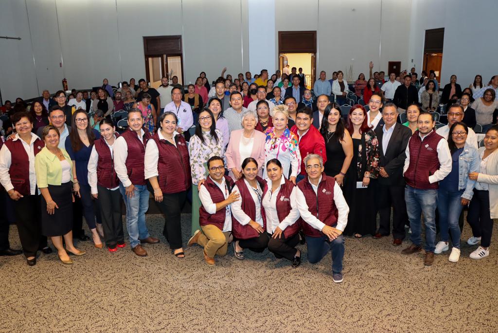 SEPGobPue's tweet photo. Durante el encuentro "Tertulias Literarias Dialógicas", la secretaria de Educación, @MerloIsabel invitó a las y los encargados de las Misiones Culturales a establecer estrategias con los ayuntamientos, que permitan fortalecer la educación para adultos en el estado. https://t.co/CoqDeJgIYJ