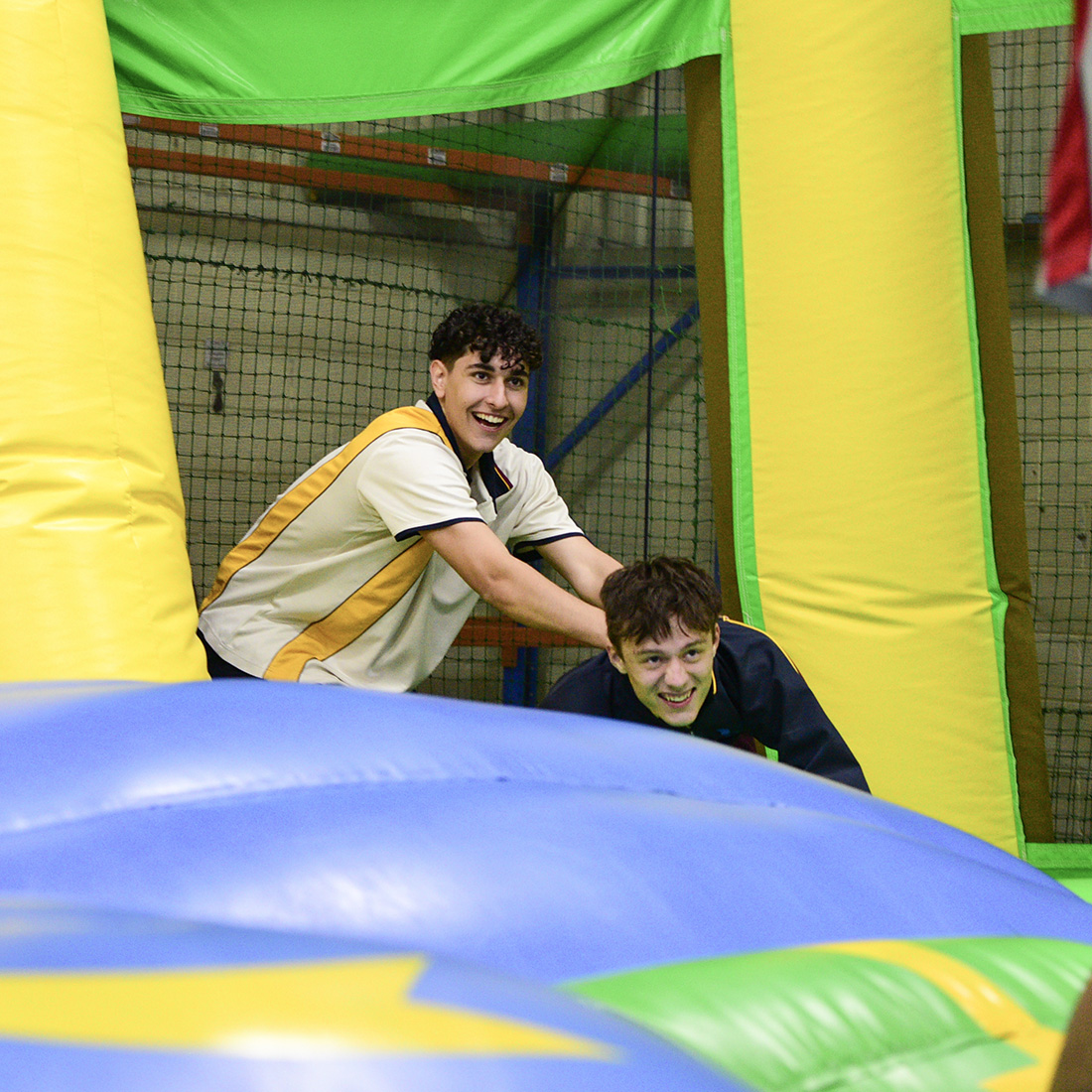 TheKnoxSchool's tweet photo. Today marks the half-way point for the Year 12s. To celebrate, they spent an hour at Inflatable World. Students and staff all had a great time letting off steam before the second half of the year begins in earnest. https://t.co/kTRKmYNYEo