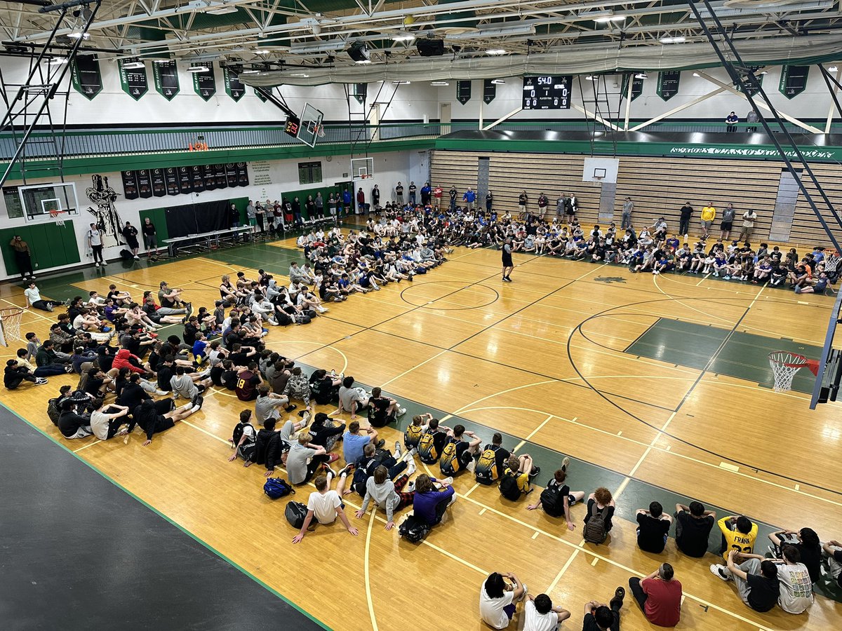 thefullcurl's tweet photo. Thrilled to welcome @CoachMarkAmaral to the Alaska Basketball Academy Team Camp. 475 boys, 60 teams from as far away as North Carolina. What a great venue to watch Alaska's best players and teams over the next 5 days. 🏀🔥🏀🔥🏀 https://t.co/ZYp1FkzVKB