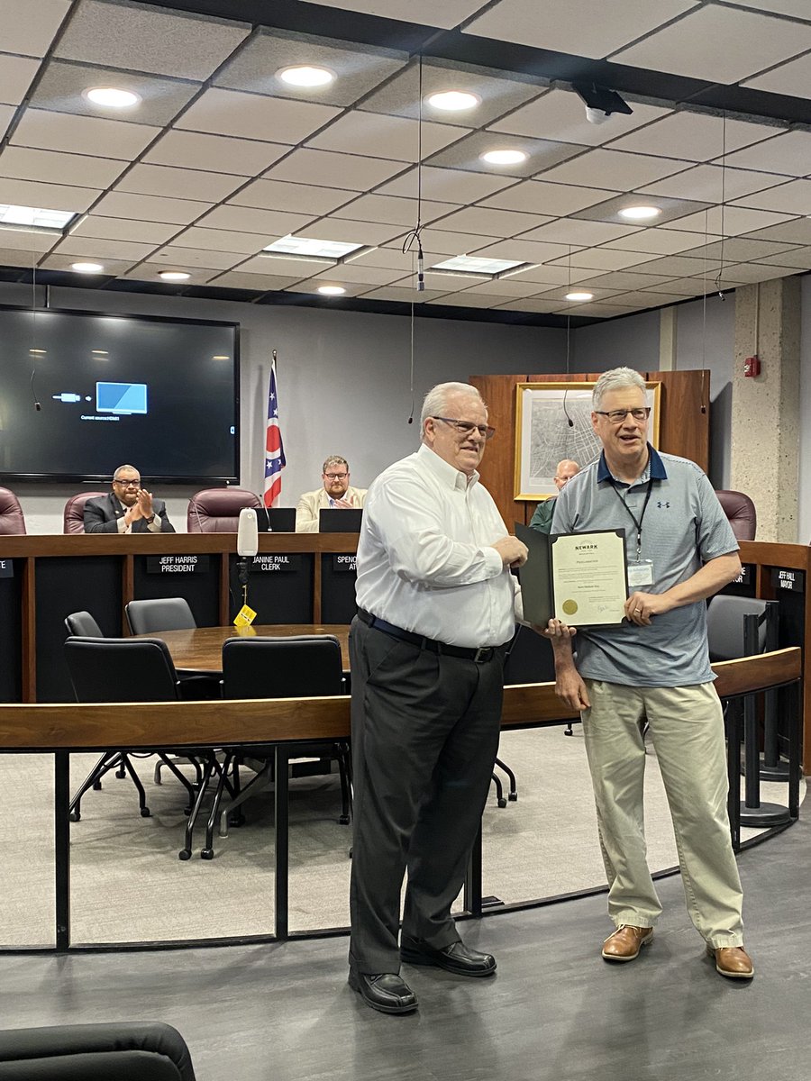 It was such a pleasure to witness Newark’s Mayor Hall declare June 1st as “Kent Mallett Day” in honor of Kent’s 35 years of service as a reporter at the <a href="/NewarkAdvocate/">NewarkAdvocate.com</a>! 👏👏 #NANow <a href="/BenLanka/">Benjamin Lanka</a> <a href="/MariaDeVito13/">Maria DeVito</a>