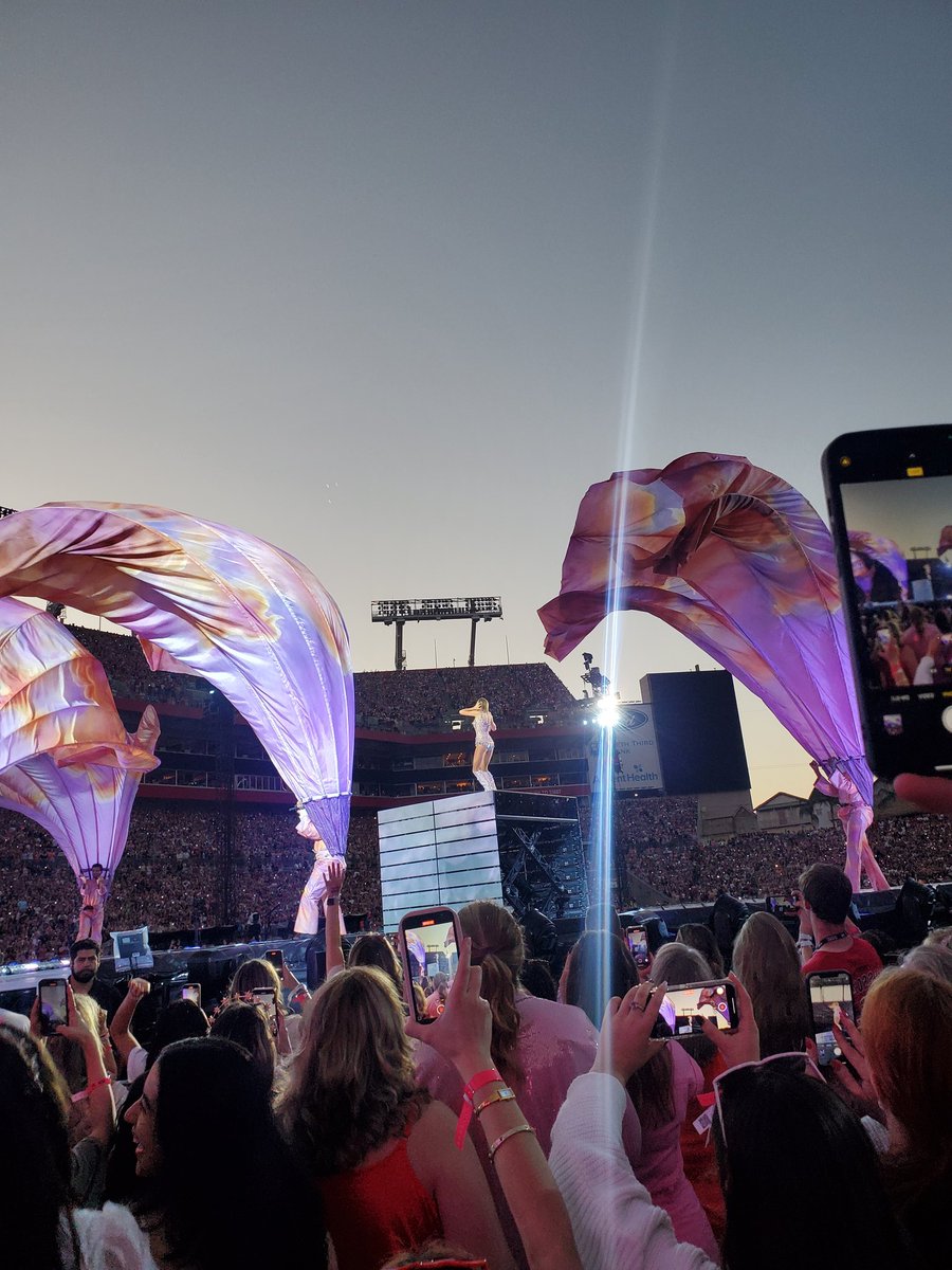 swiftiieeeeee's tweet photo. Post the first photo you've ever taken of Taylor challenge https://t.co/z8rtaQaS3r