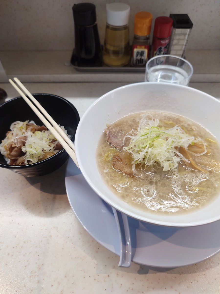 蒙古タンメン中本 甲府店も良いけど、スロッターなら今日はこっち？笑

#六丁目六番地 #ラーメン #山梨