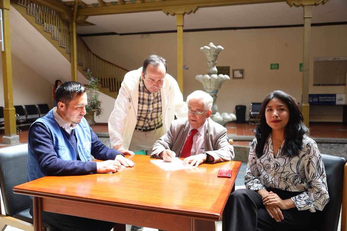CNELoja's tweet photo. #InscripciónCandidaturasEc ✍️ | Receptamos la primera aceptación de precandidatura del binomio a la dignidad de asambleista provincial presentada por el @ARE61 para las #EleccionesAnticipadas2023Ec 🗳️. https://t.co/zbosOlTJeq