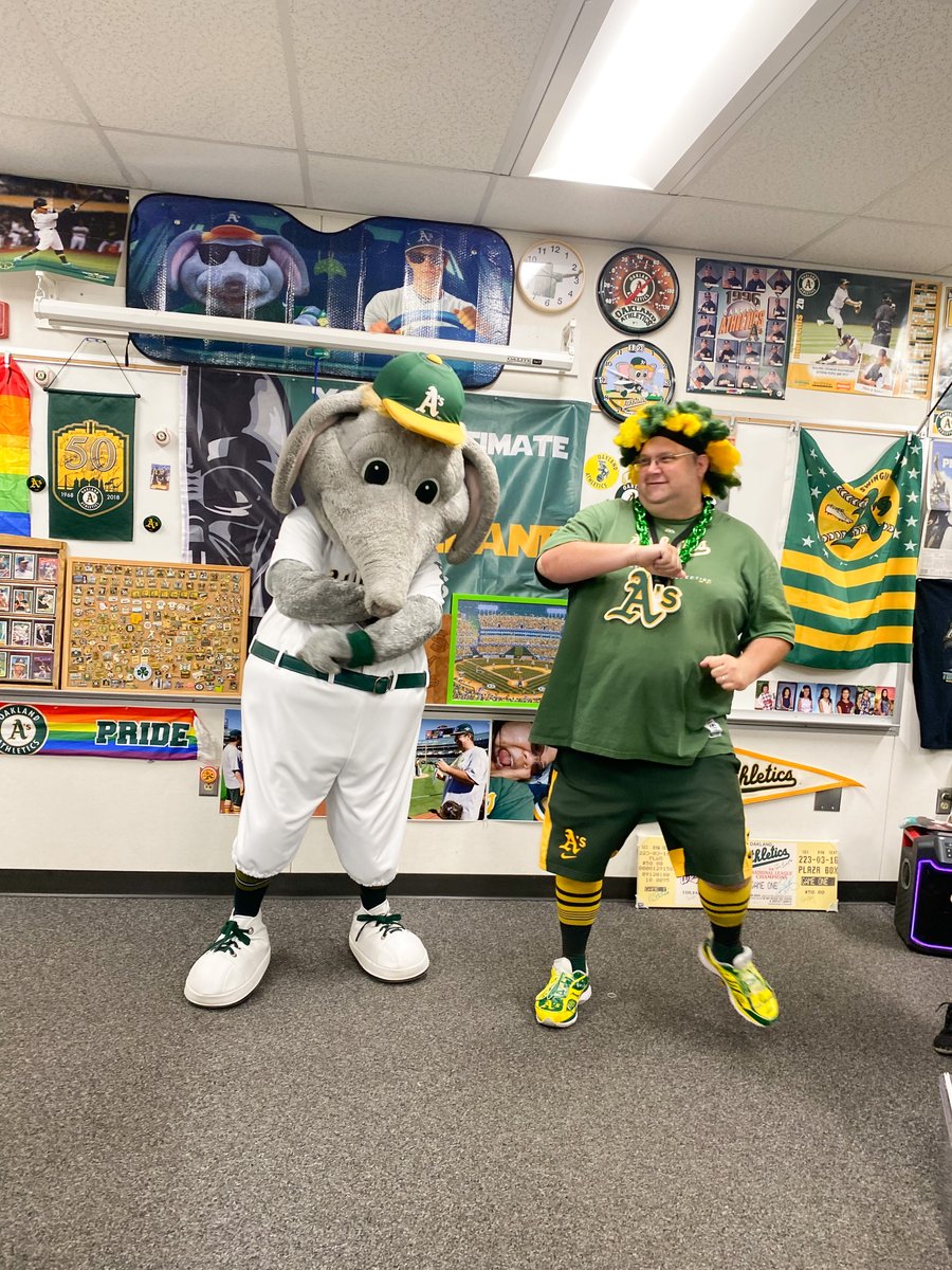 Thank you for an awesome visit, @stomper00. GO A's! 💚💛 @athletics