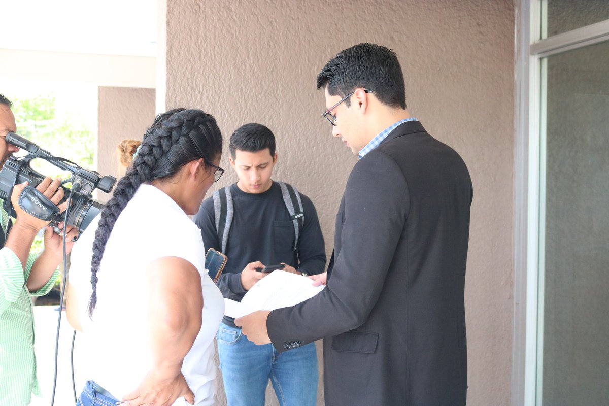 RDD_HN's tweet photo. La Red por la Defensa de la Democracia entregó hoy en el @PJdeHonduras un documento con recomendaciones técnicas para el proceso de elección del fiscal general y fiscal general adjunto, dirigido a la Junta Proponente de candidatos y candidatas.

#PorUnaElecciónTransparente https://t.co/aor1SeySnR