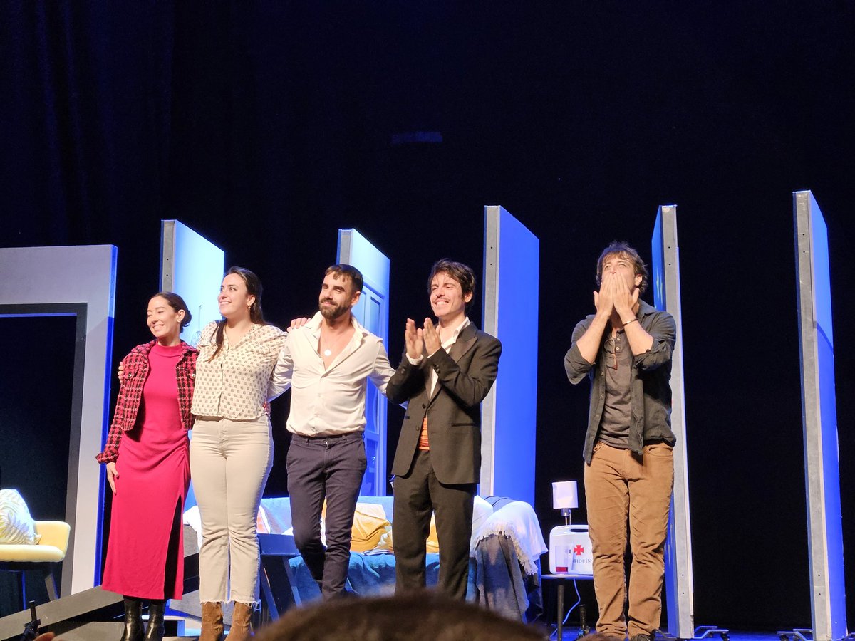 El teatro siempre es bien y más cuando no puedes parar de reír. #ElNombre #risoterapia