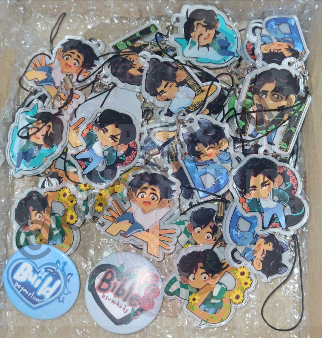 KinnPorscheSP's tweet photo. Hicimos un pedido mayor por lo tanto vamos a poner a la venta 27 llaveros y 2 chapas ☺️

LLAVEROS a 3€:
Mile - 7; Apo - 3; Jeff - 3; Barcode - 5; Bible - 4; Build - 3; Us - 2

CHAPAS a 2€:
Bible - 1; Build - 1

Para más info DM ❤️‍🔥

#KinnPorscheTheSeries #KinnPorscheSpain https://t.co/Y52XfSihcl