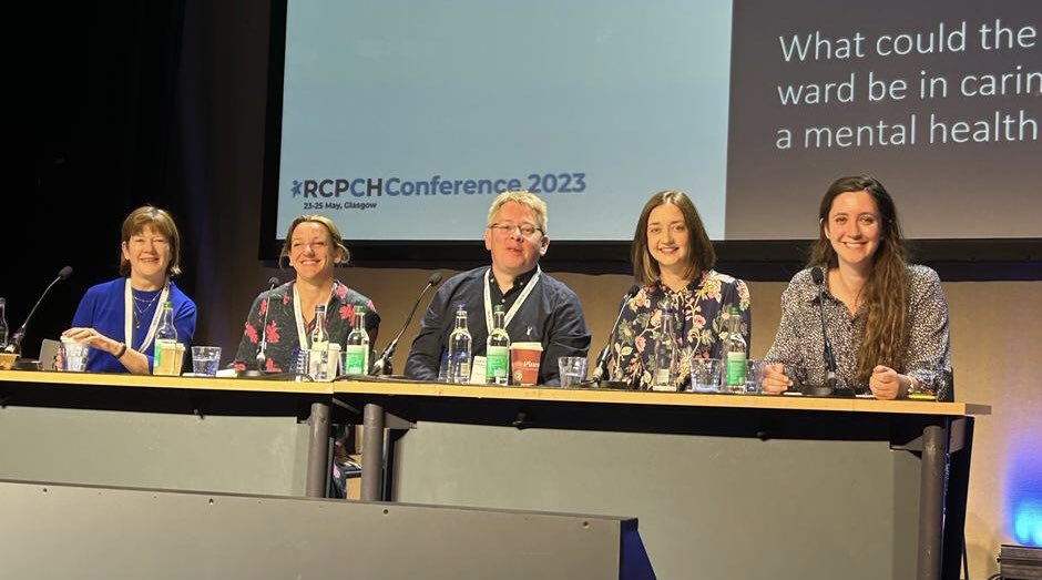 What could the role of the general paediatric ward be in caring for young people with mental health presentations? The latest @PaedsHub Podcast episode explores this with a live audience at the @RCPCHtweets #RCPCH23 conference #notallwoundsarevisible open.spotify.com/episode/6TETiN…