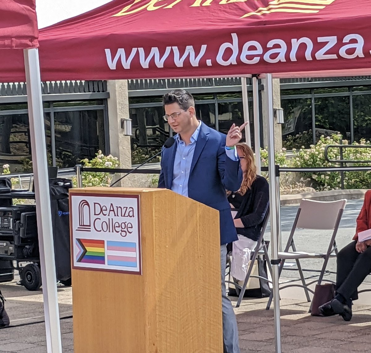 deanza_college's tweet photo. 🏳️‍🌈🏳️‍⚧️Our #Pride and #Trans Flag Raising was today, with speakers including our students, Councilmember
@JRfromCupertino and Cupertino Vice Mayor Sheila Mohan. Thanks to Chancellor @judycminer7 for attending. More info about the Pride Center: https://t.co/sJAcO90Fit. #pridemonth https://t.co/f5NUu2I0MY