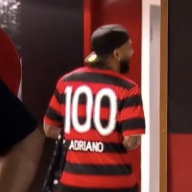 O Gabigol simplesmente usando o manto de 2009 do Imperador