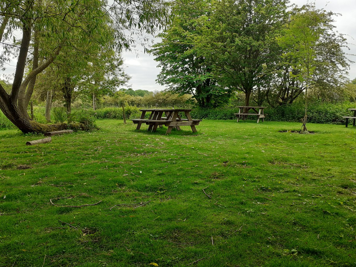 janemac's tweet photo. Well kept secret at Foxton Locks: the tranquil orchard and picnic area with rare species of apple trees. So peaceful! @CRTEastMidlands @CanalRiverTrust #MarketHarborough #foxtonlocks https://t.co/l4q4EhmOFA