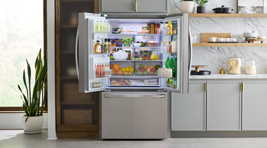 LG_TO_MiamiS's tweet photo. More room for picnic prep. The large capacity #LGInstaView Refrigerator keeps fruits, veggies, and snacks fresh and within reach. #PicnicSeason #LGUS #LGFam @LGUS @LGJclaudioOrlE @LGVerlinMoore https://t.co/2qZobkVS9w