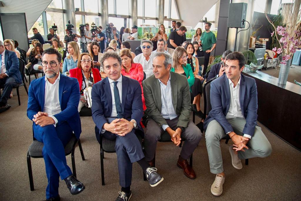 GlobalOmnium's tweet photo. 🏆🏆🏆El @sunsplash_es , el Mundial de Gimnasia Rítmica, el Restaurante #elpastoret y la empresa @PlatosT ganadores de los #Tuawards 2023 https://t.co/Lsb7ws6R1K