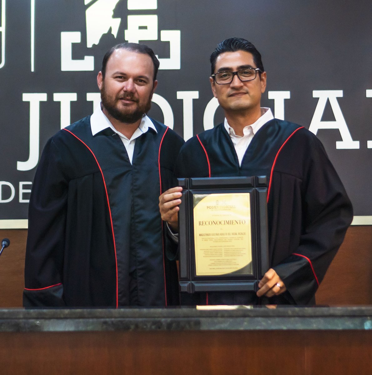 PJEQuintanaRoo's tweet image. PODER JUDICIAL RECONOCE A MAGISTRADOS POR SU EXCELENTE DESEMPEÑO DURANTE 10 AÑOS AL SERVICIO DEL TRIBUNAL SUPERIOR DE JUSTICIA

Nota completa: facebook.com/PJEQuintanaRoo…

#PJEQROO #TSJQROO #PoderJudicial #QuintanaRoo #Honor #Reconocimiento #CarreraJudicial #Magistrados