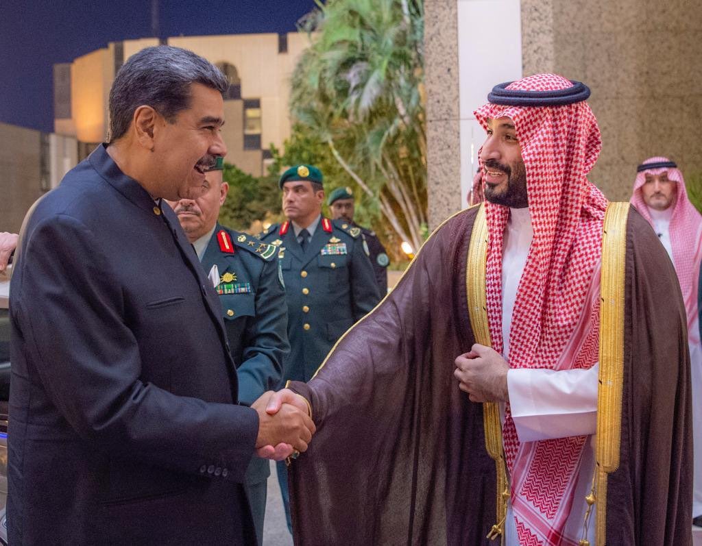 SaudiNews50's tweet photo. عاجل:

ولي العهد خلال لقاءه في جدة رئيس جمهورية فنزويلا.

- https://t.co/5EcbZ1gnsz