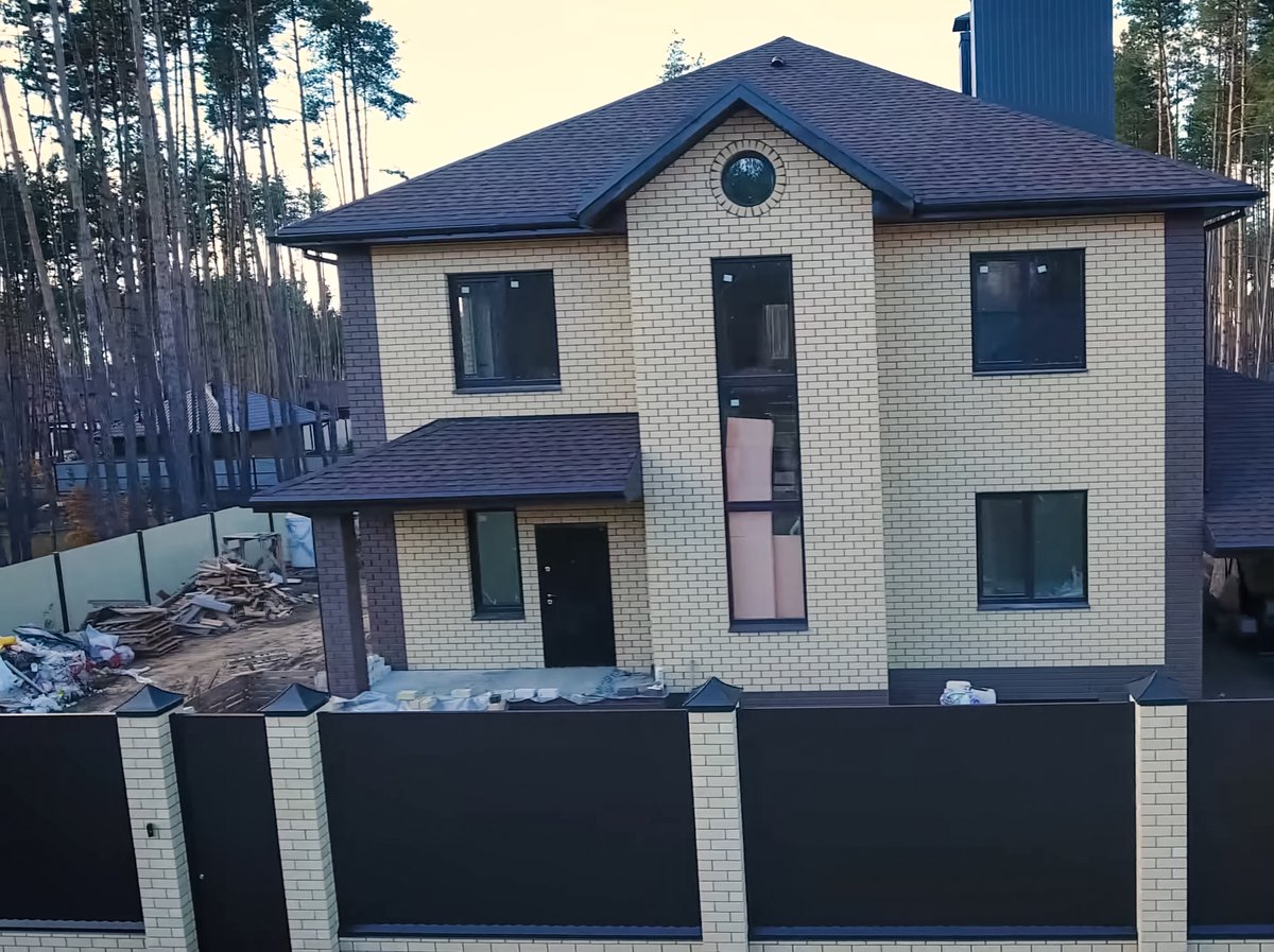Mughalbuilders1's tweet photo. Custom home builders in NYC or any home dormer need done. Call us #custombuilders #homebuilders
#homedormers #homeadditions #homedecor #newhome #Trending #creativity #Creative https://t.co/caWrkG9wpU