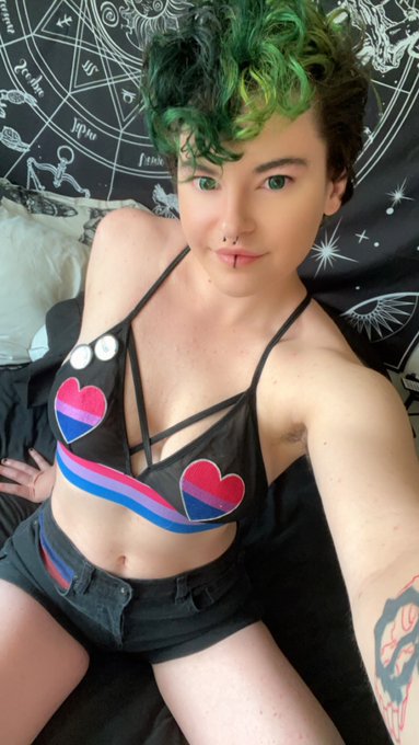 Milo Thot’s pics and videos