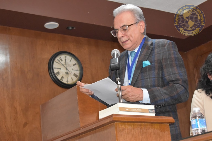 IPGH_PAIGH's tweet photo. Durante la Reunión Técnica de la Comisión de Historia del #IPGH (23-25 de mayo), el Doctor Eduardo Durán de la #ANHC, presentó la exposición“¿Por qué flaqueó el libertador Simón Bolívar en el proyecto democrático?”, donde explicó las razones del debilitamiento de este personaje. https://t.co/VIyEBmUeux