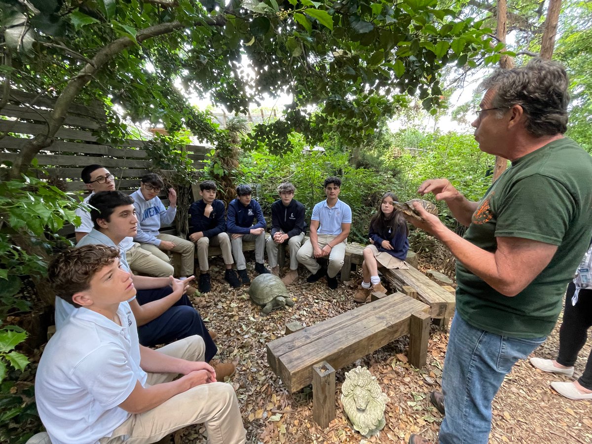 Cjurexhs's tweet photo. Thanks to Jim from the Narrows Botanic Garden, Life Science students got an insight on native species and the importance of environmental conservancy. A hidden gem in Bay Ridge! https://t.co/aJkQ1Nzx7T